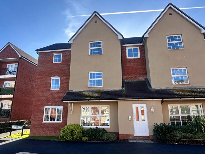 2 Bedroom Flat For Sale In Old Park Avenue, Exeter, EX1