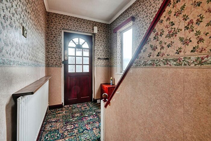 3 Bedroom Semi-Detached House For Sale In Ermington Crescent, Birmingham, B36