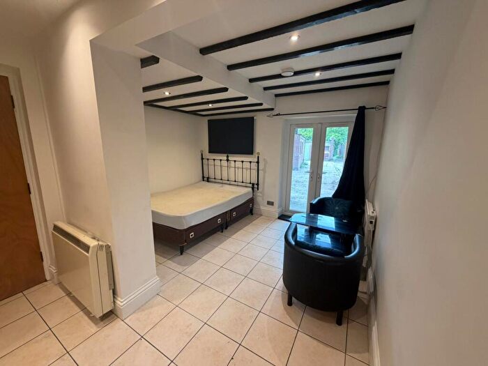 Property To Rent In Gff Victoria Rd, F1