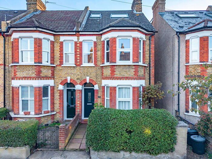 5 Bedroom End Of Terrace House For Sale In Raglan Road, Bromley, BR2