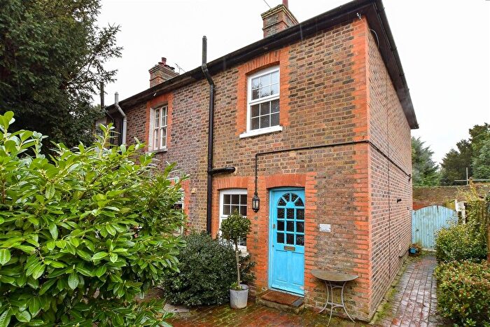 2 Bedroom End Terrace House For Sale In High Street, Hadlow, Tonbridge, Kent, TN11