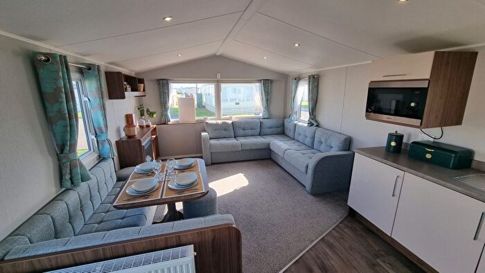 2 Bedroom Mobile/park Home For Sale In Warners Lane, Selsey, Chichester, PO20