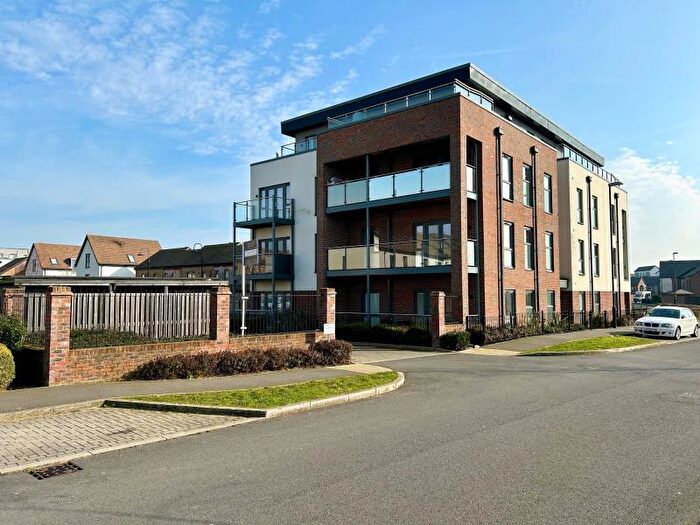 1 Bedroom Apartment To Rent In Von Neuman House, Oakgrove, MK10