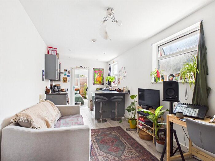 1 Bedroom Apartment To Rent In Winterstoke Road, Bristol, BS3