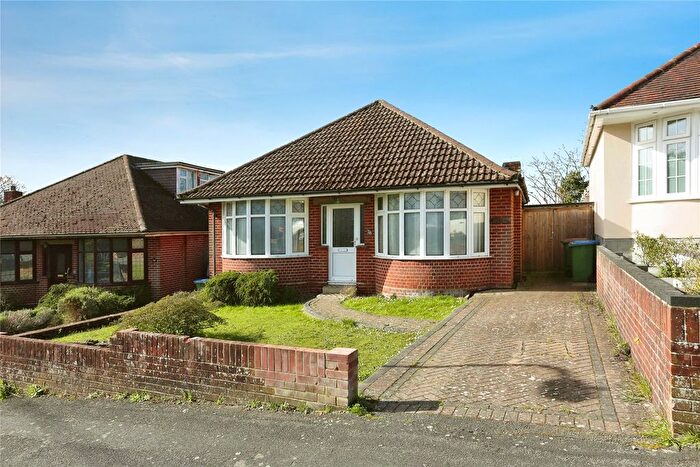 2 Bedroom Bungalow For Sale In Taunton Drive, Southampton, Hampshire, SO18