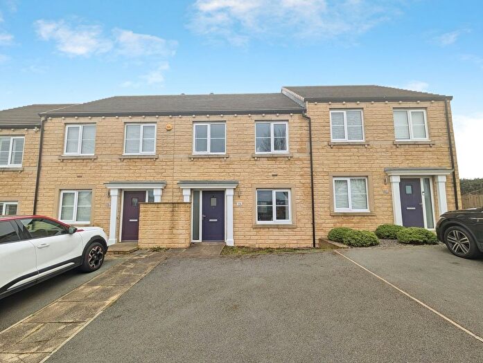 3 Bedroom Town House For Sale In Sandhill Fold, Idle, Bradford, BD10
