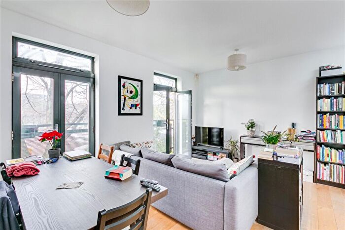 1 Bedroom Mews To Rent In Paradise Passage, Islington, N7