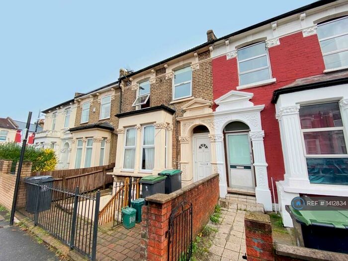 2 Bedroom Flat To Rent In Alroy Road, London, N4