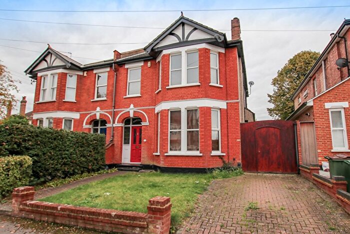 4 Bedroom Semi-Detached House To Rent In Grosvenor Gardens, Wallington, SM6