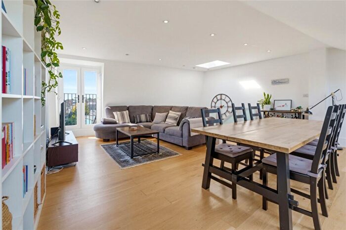4 Bedroom Apartment For Sale In Battersea Rise, SW11