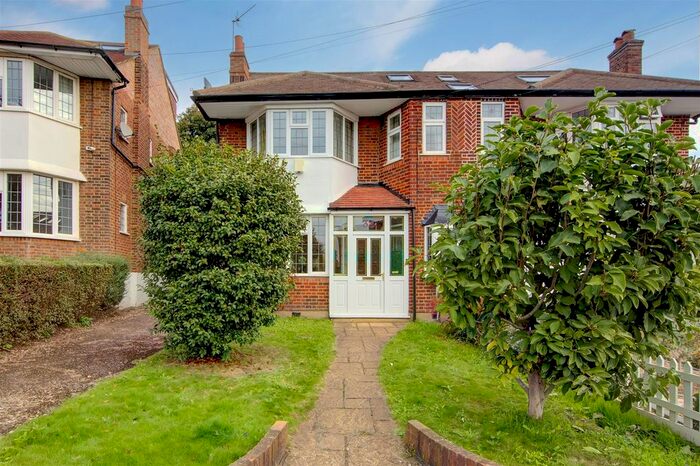 4 Bedroom Semi-Detached House To Rent In Mandeville Road, Southgate, N14