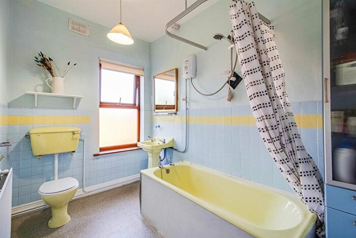 2 Bedroom Terraced House For Sale In Binks Street, Outwood, Wakefield, WF1