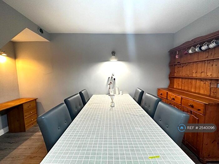 3 Bedroom Semi-Detached House To Rent In Turnpike Drive, Luton, LU3