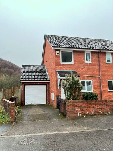 2 Bedroom Semi-Detached House To Rent In Park Street, NP11