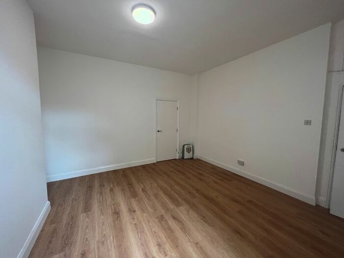 1 Bedroom Flat To Rent In Private Road, Mapperley Park, Nottingham, NG3