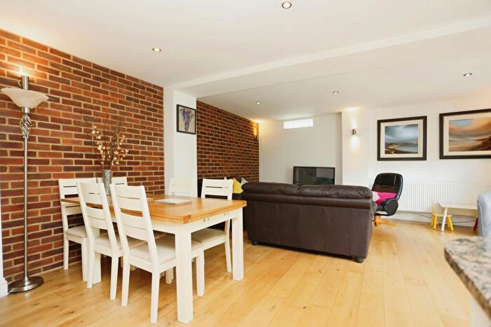 3 Bedroom Cottage For Sale In Tanners Hill, London, SE8