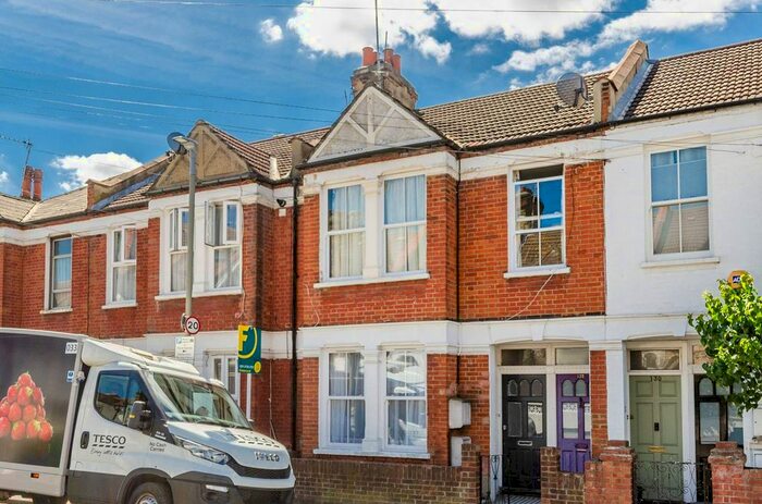 2 Bedroom Maisonette To Rent In Totterdown Street, Tooting Bec, London, SW17