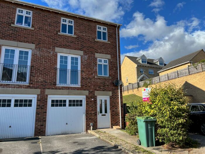 4 Bedroom Semi-Detached House To Rent In Bloomingdale Court, Woolley Grange, Barnsley, S75