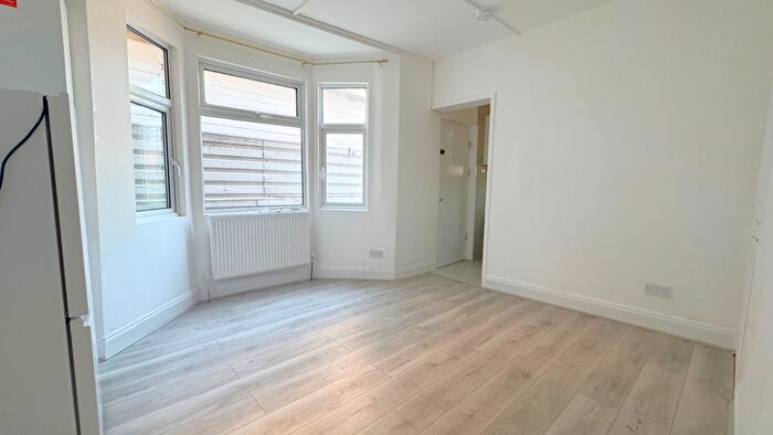 Studio To Rent In Wickham Lane, London, SE2