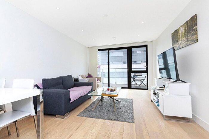 2 Bedroom Flat To Rent In Kensington Apartments, Commercial Street, London, E1
