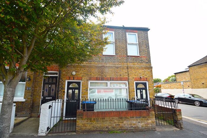 2 Bedroom Flat To Rent In Denison Road, London, SW19