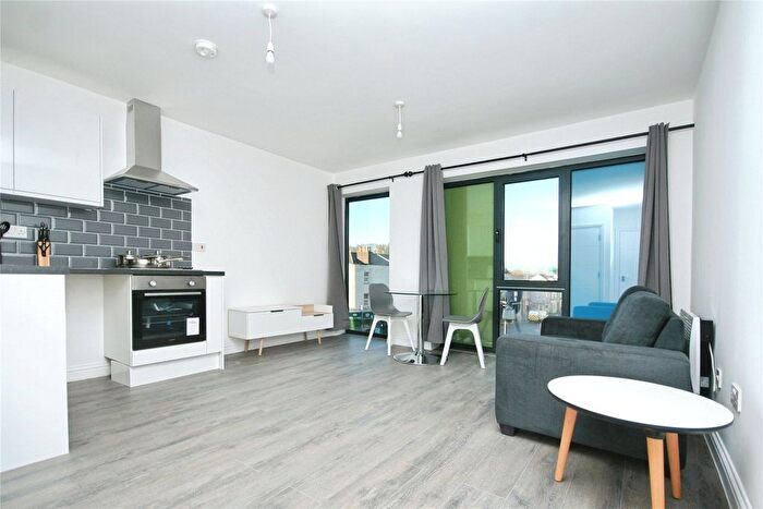 1 Bedroom Flat To Rent In High Street, Cheltenham, Gloucestershire, GL50