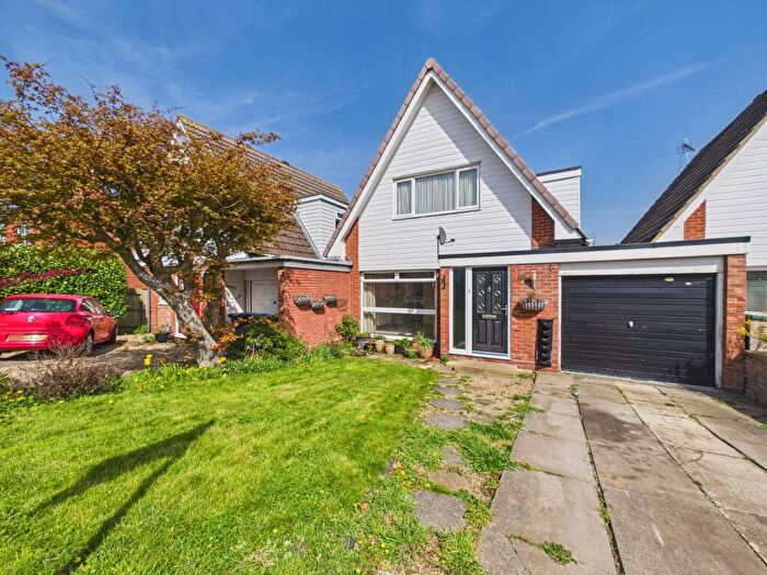 2 Bedroom Link Detached House For Sale In St. Lawrence Road South, Towcester, NN12