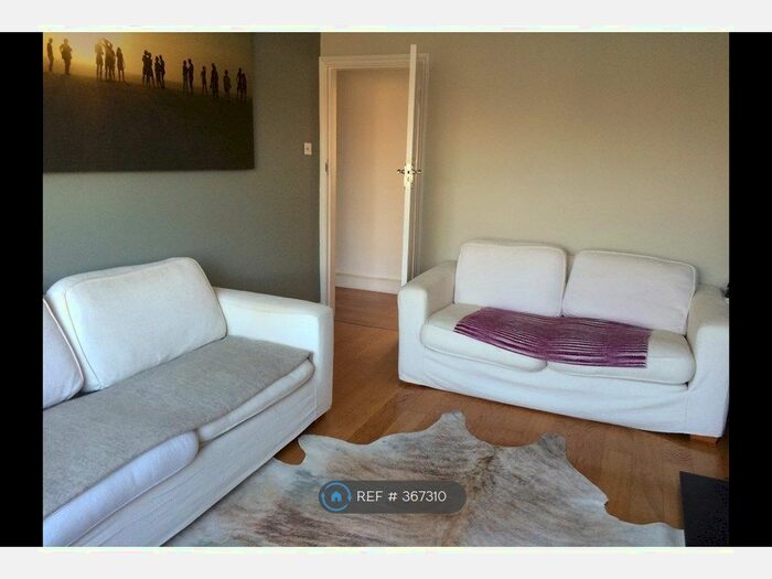 2 Bedroom Flat To Rent In Park Road, East Twickenham, TW1