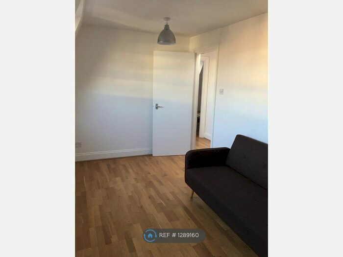 2 Bedroom Flat To Rent In Portobello Road, London W10