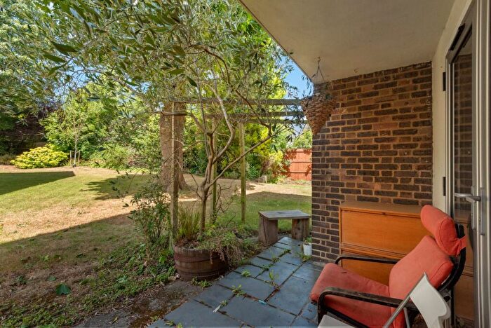 2 Bedroom Flat To Rent In Abbotts Close, Alwyne Road, N1
