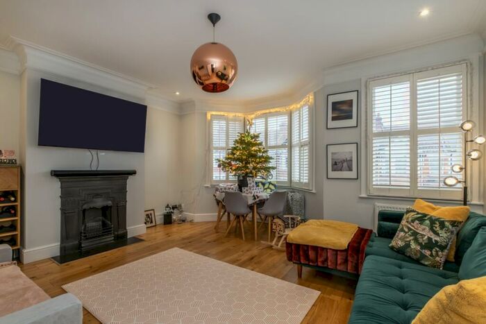 2 Bedroom Flat To Rent In Kings Road London, NW10