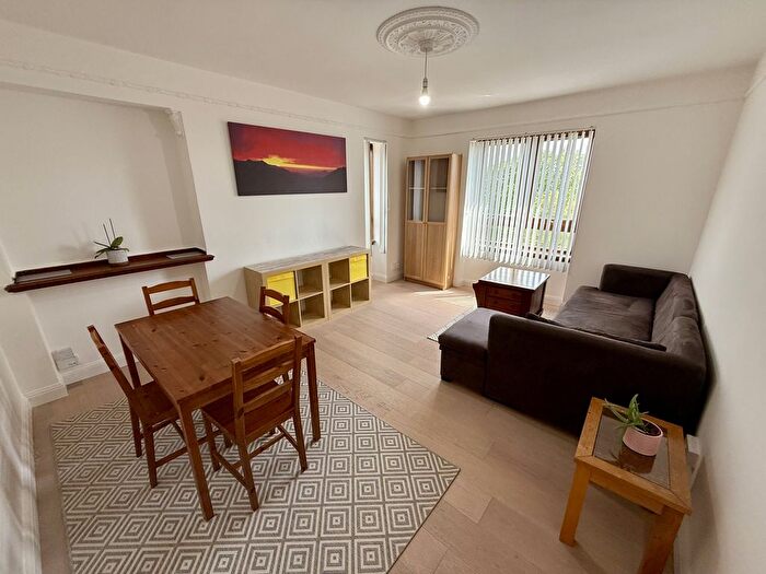3 Bedroom Flat To Rent In Hilltown Terrace, Dundee, DD3