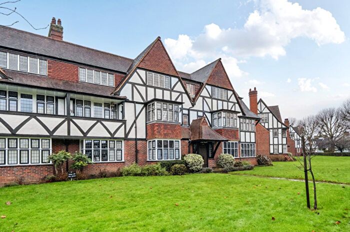 2 Bedroom Flat For Sale In Devon Court, Links Road, West Acton, W3