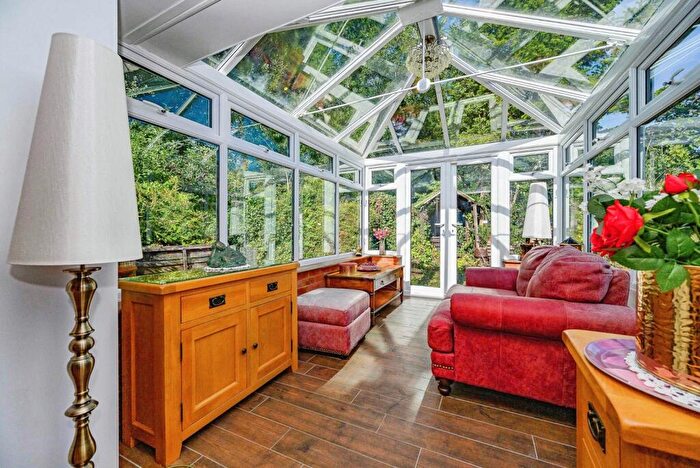 2 Bedroom Bungalow For Sale In Kingsmead, Edlesborough, Dunstable, Buckinghamshire, LU6