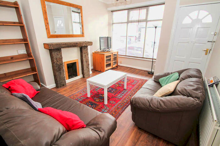 3 Bedroom Terraced House To Rent In Hawksworth Grove, Kirkstall, LS5