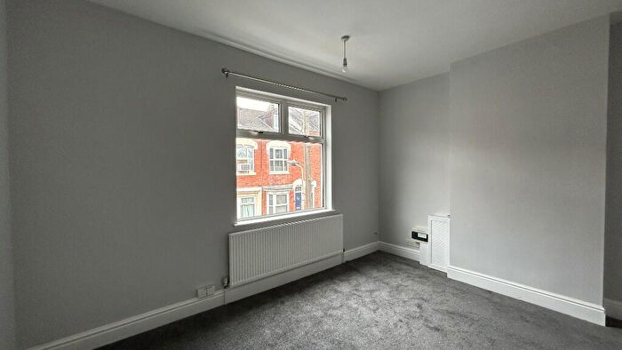 1 Bedroom End Of Terrace House To Rent In Park Avenue, Leicester, Leicestershire, LE2