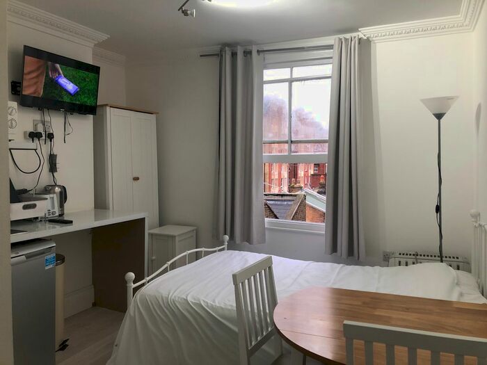 Studio To Rent In Petersburgh Place, Bayswater, London, W2