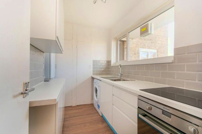 1 Bedroom Flat To Rent In Cortis Road, Putney Heath, London, SW15