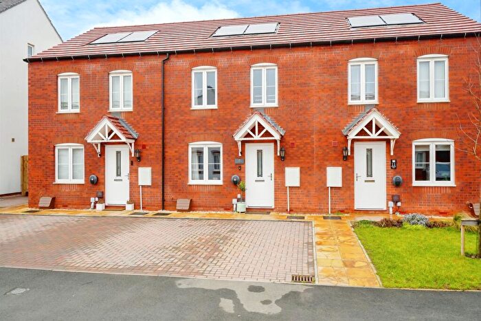 3 Bedroom Terraced House For Sale In Wickets Way, Banbury, OX16