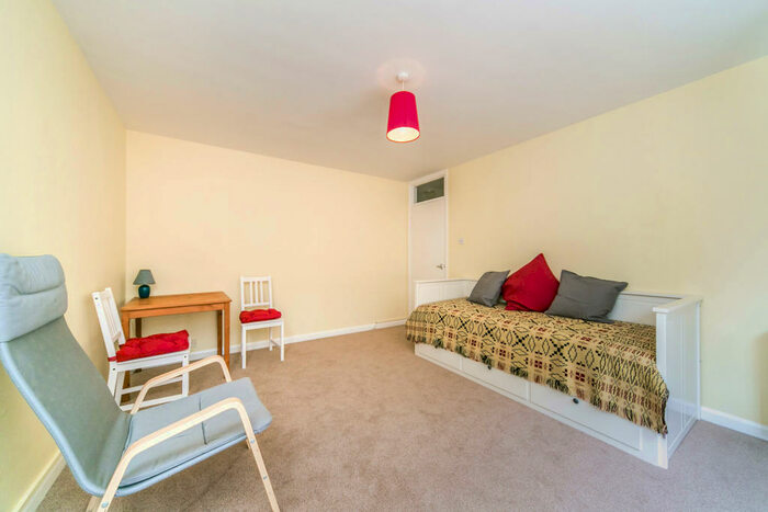 1 Bedroom Apartment To Rent In Queens Lawns, Reading, RG1