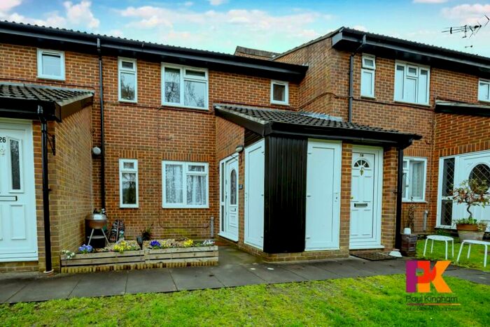Flat To Rent In Bevelwood Gardens, High Wycombe, HP12