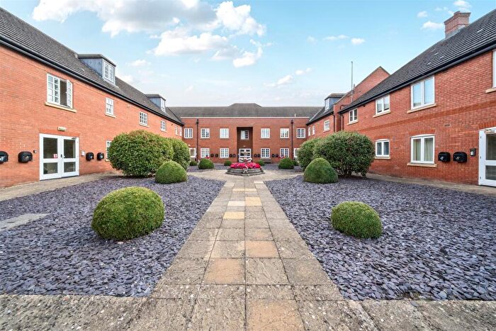 3 Bedroom Apartment For Sale In Reffield Close, Towcester, NN12
