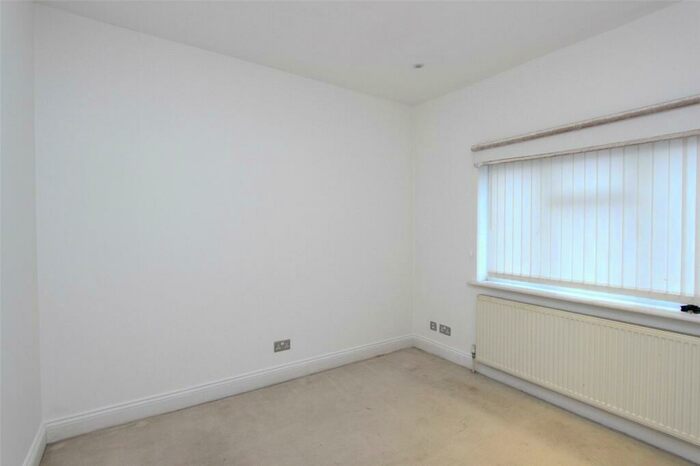 2 Bedroom Bungalow To Rent In Southsea Avenue, Leigh-on-Sea, Essex, SS9
