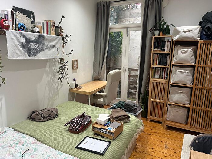 1 Bedroom Flat To Rent In A Sanford Lane, N16