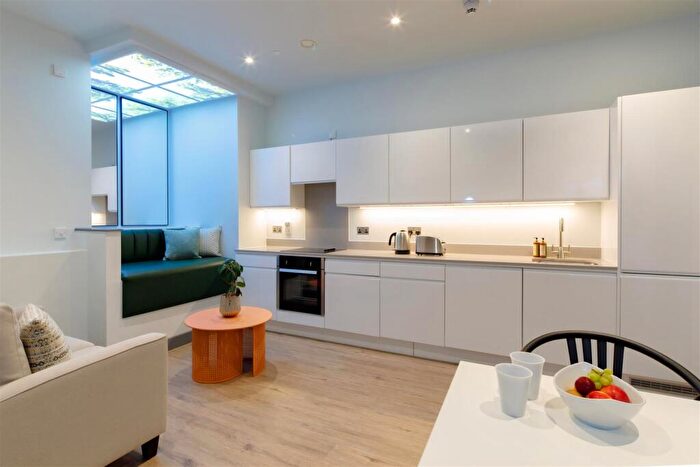 3 Bedroom Detached House To Rent In Park Street, Bristol, BS1