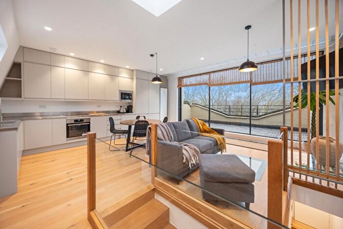 3 Bedroom Flat To Rent In South Hill Park, London, NW3