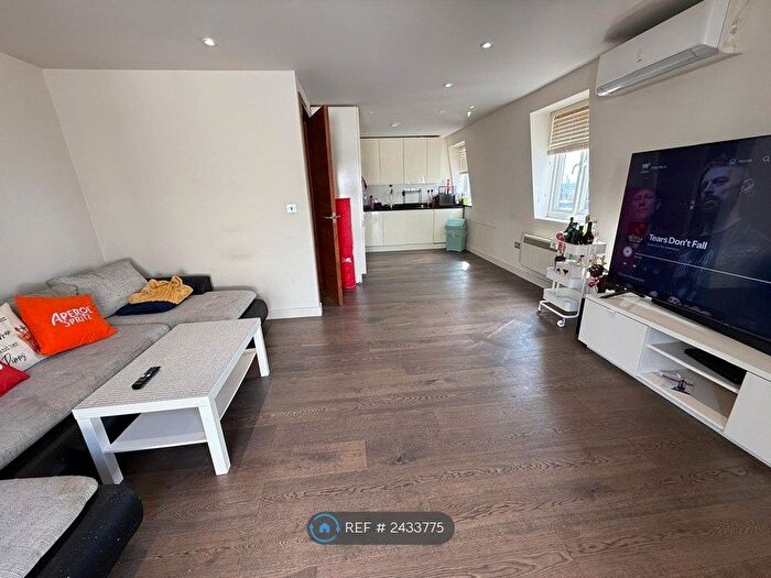 2 Bedroom Flat To Rent In Tudor Court, London, NW2