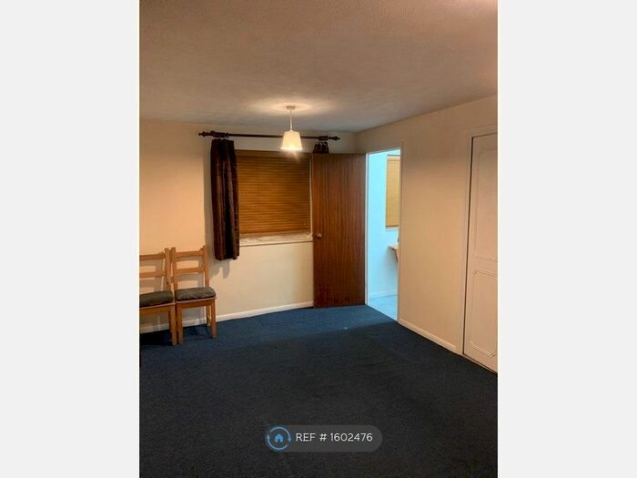 Studio To Rent In Vicars Bridge Close, Wembley, HA0