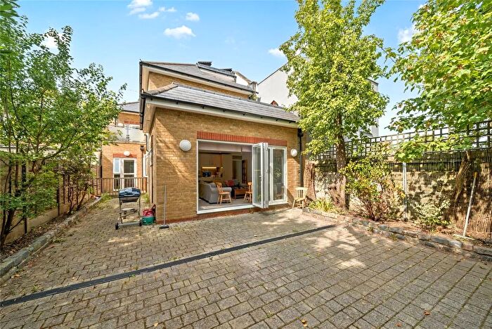 3 Bedroom Flat To Rent In Avenue Road, Tottenham, N15