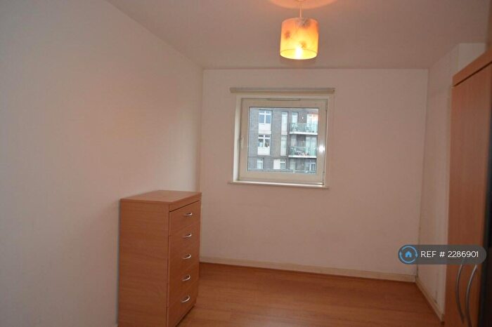 2 Bedroom Flat To Rent In Commercial Road, London, E14